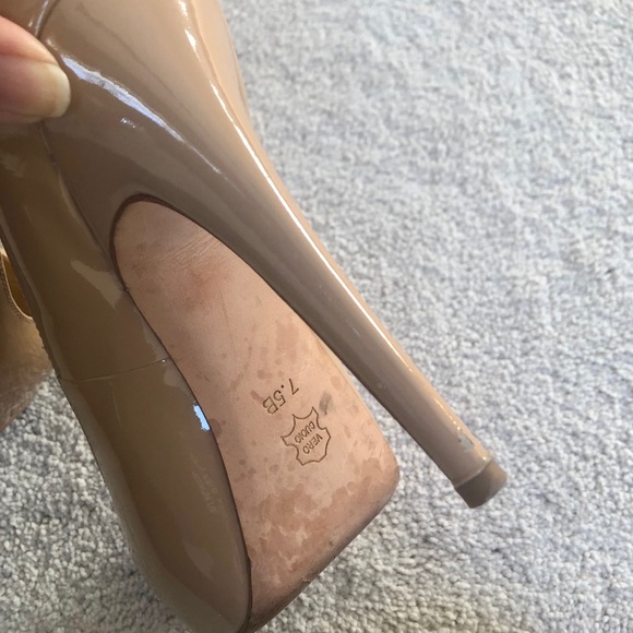 Footcandy platform classic nude/tan heels. - Picture 7 of 9